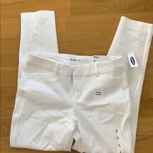 NWT: Old Navy size 6 white skinny ankle pants